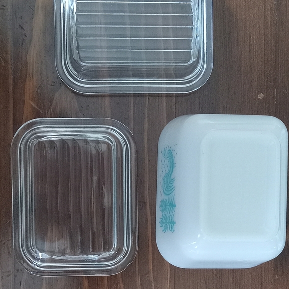 Pyrex Amish Butterprint White and Aqua Blue Vintage Glass Containers - Picture 2 of 7